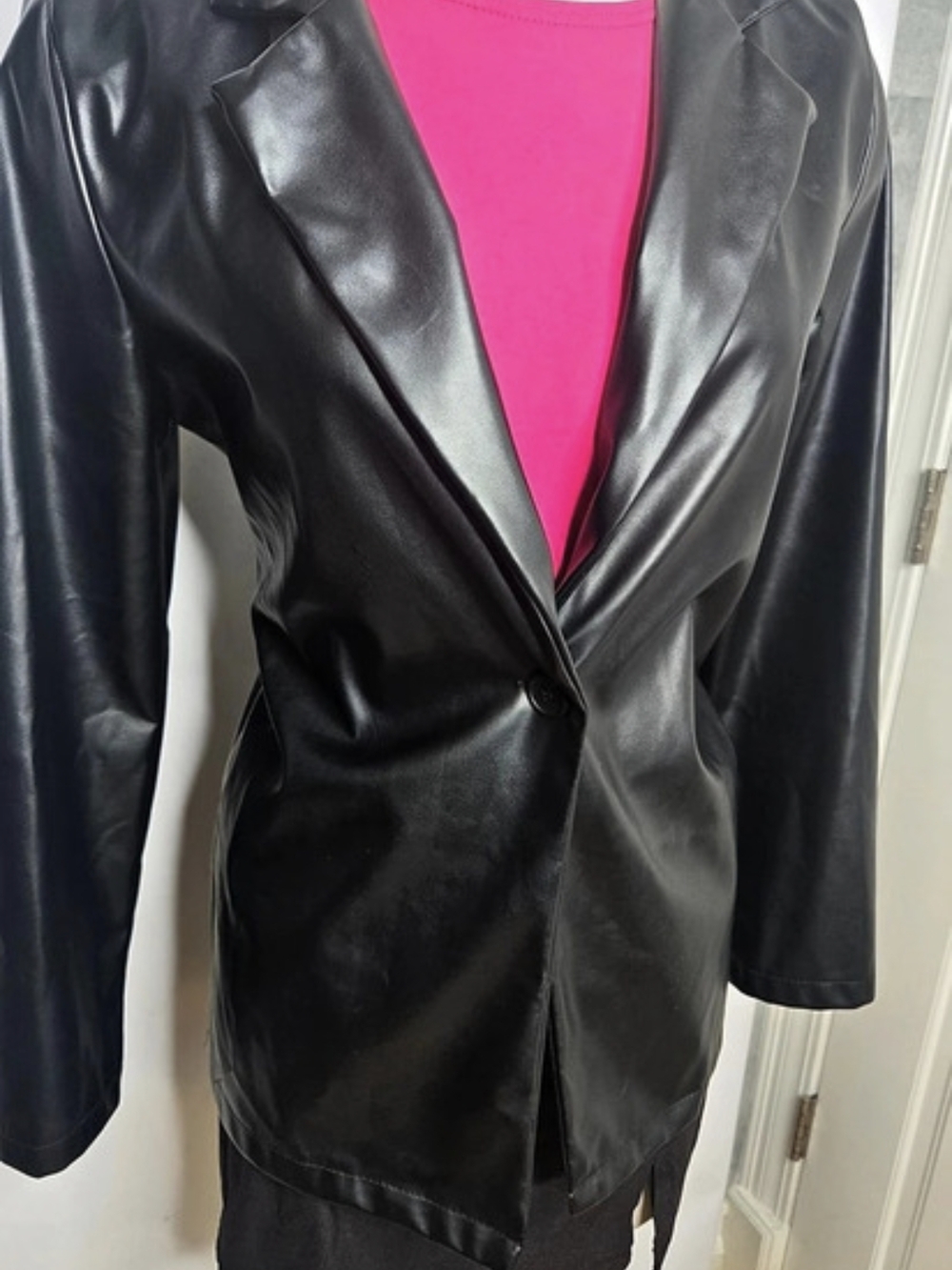 Black  Blazer Jacket Like New. Not Leather or vegan or pescatarian. Its PU!